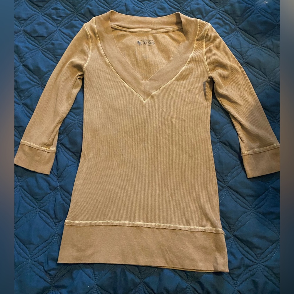 Cute early 2000s tee